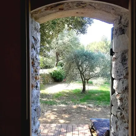 Guest house Les Cabanons Sainte Victoire Saint-Marc-Jaumegarde