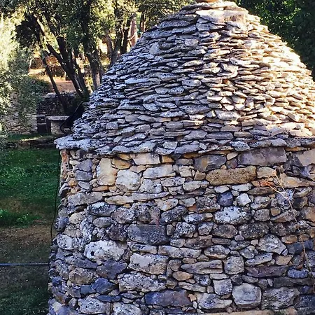 Les Cabanons Sainte Victoire Guest house *