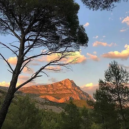 Guest house Les Cabanons Sainte Victoire *